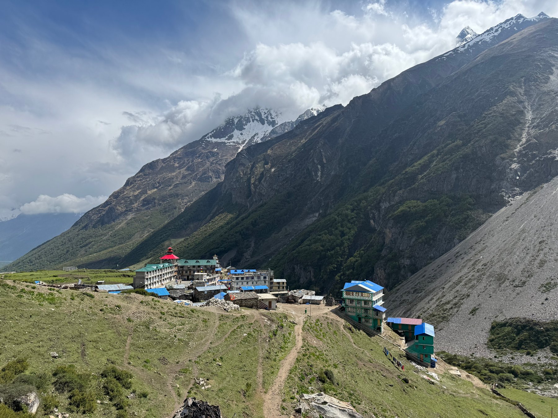 Mountain lodges at Samdo.